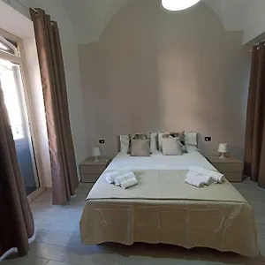 vittorio-emanuele-house-catania.sicilyhotelsitaly.net/
